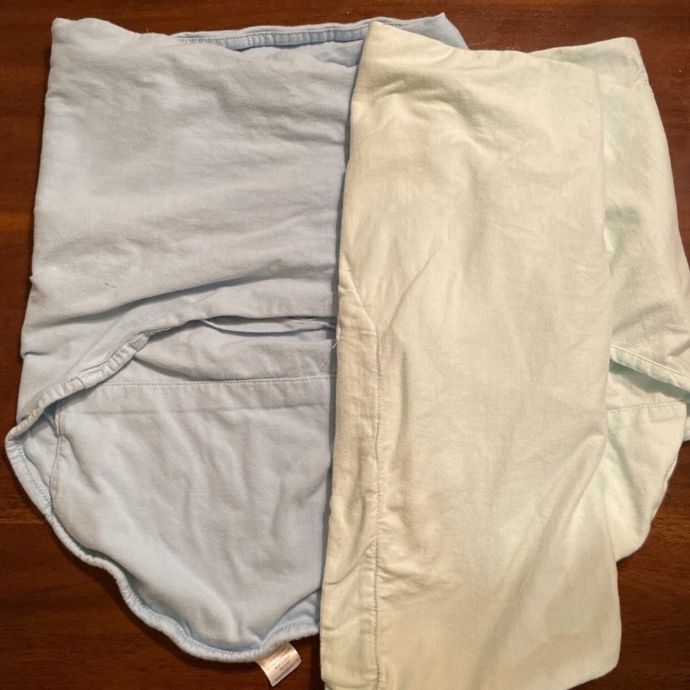 2 Miracle Swaddles